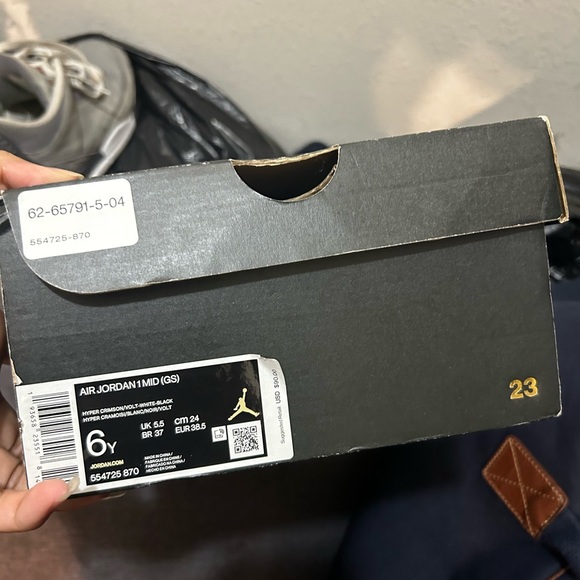 Crimson mid jordan 1 - Picture 2 of 2